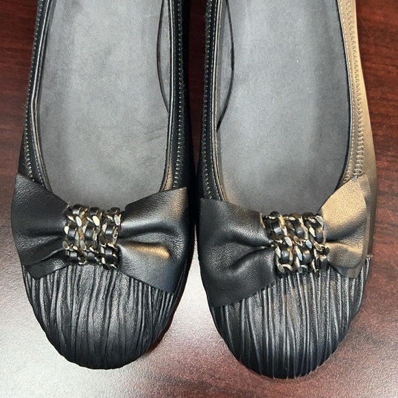 Stuart Weitzman Suede Black Leather Bow Pumps - Picture 12 of 13